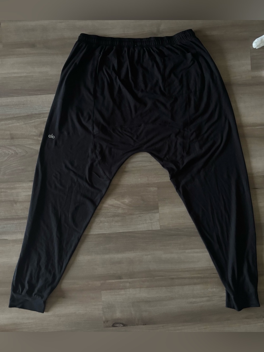 ALO Yoga Men’s Black Joggers Size XL Harem Style Soft Warm Workout
